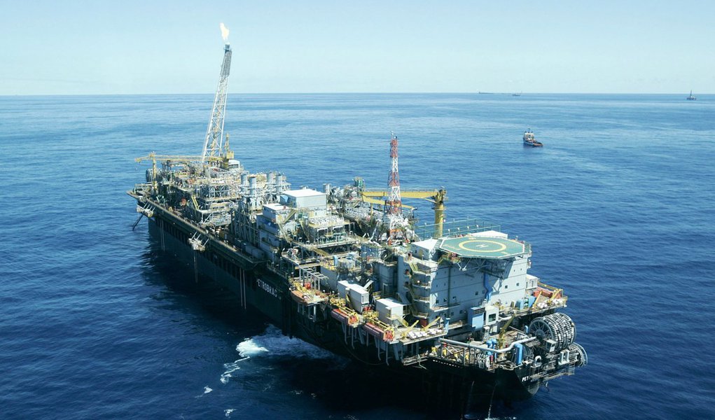 Petrobras aprova contratos para construção de plataformas do pré-sal