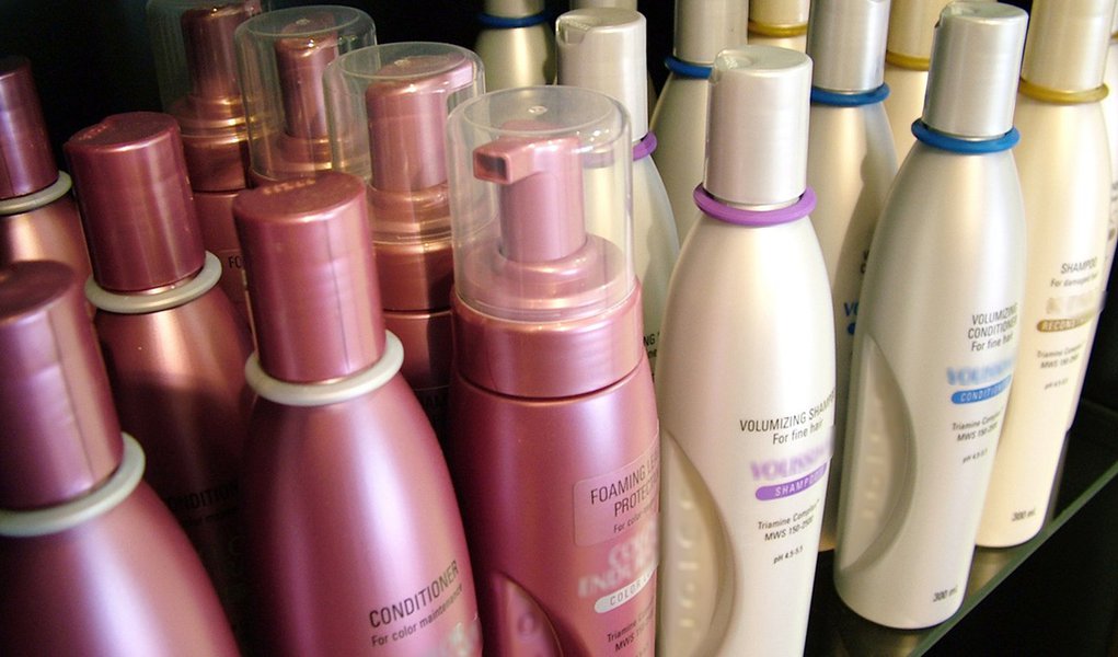 Fábrica clandestina de cosméticos é fechada em Olinda