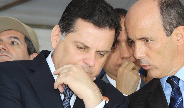 Presidente do Detran de Goiás cai na cachoeira