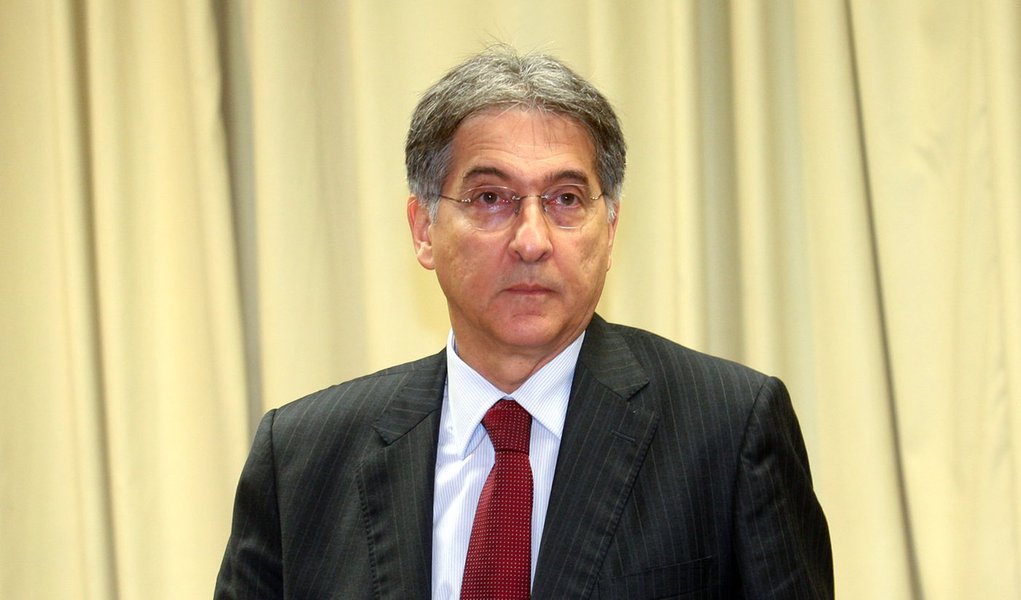 Governo quer desonerar toda a indústria