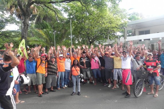13 mil trabalhadores da construção civil continuam em greve