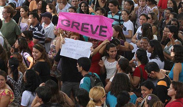 Servidores municipais do Recife mantém greve