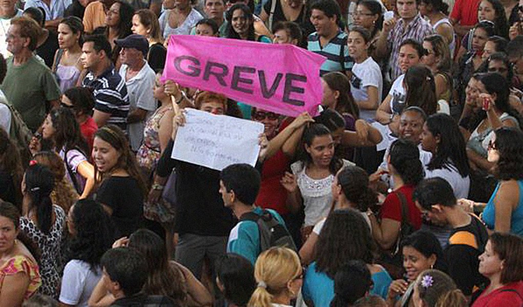 Servidores municipais do Recife mantém greve