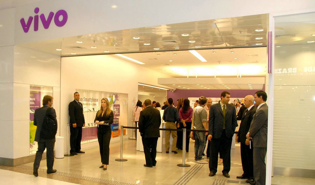 Telefônica Vivo leva cartão amarelo da Anatel