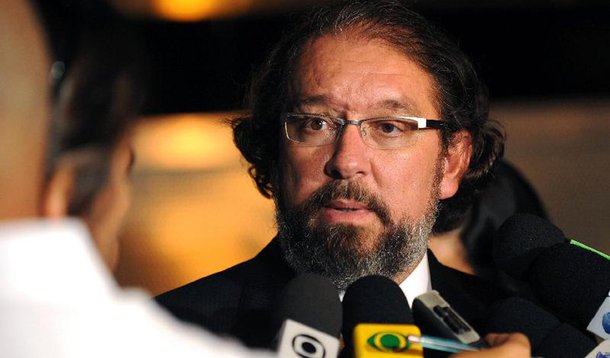 Advogado de Demóstenes pedirá anulação de provas na segunda