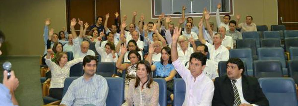 Médicos do Estado param por salário de R$ 10,4 mil