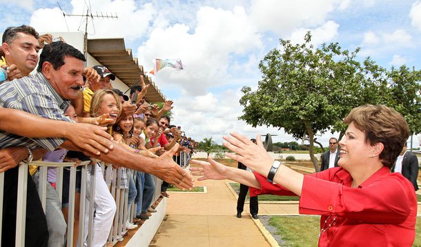 Popularidade de Dilma bate recorde com 77%