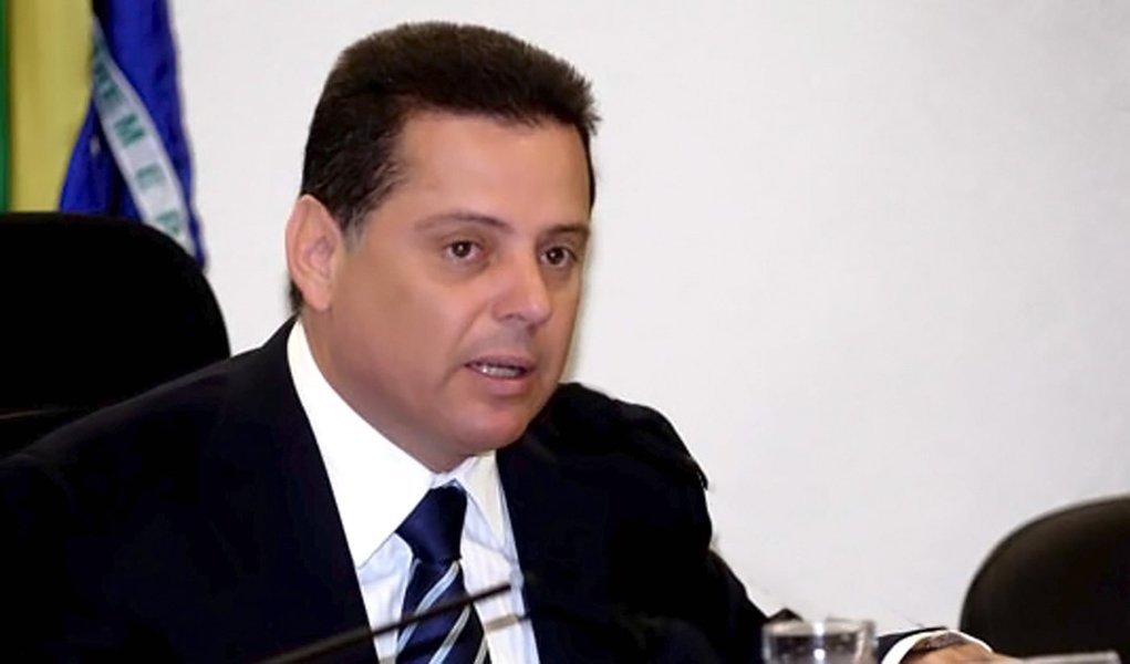 Cachoeira alertou gabinete de tucano da operação da PF