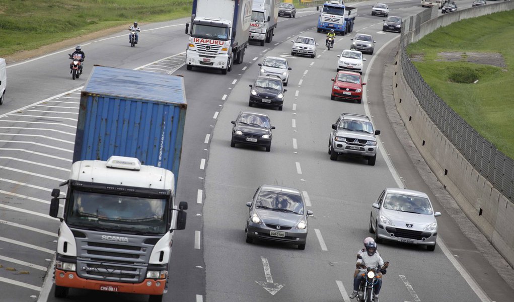 Tráfego nas estradas segue tranquilo em São Paulo