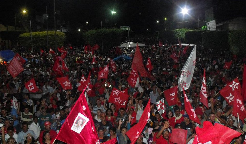 PT realiza ato contra uso político da AP 470