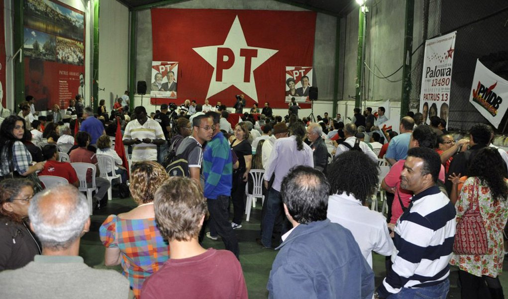 Antes divididos, movimentos sociais lançam manifesto eleitoral