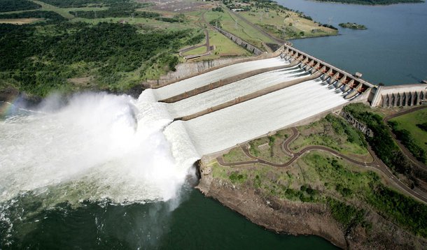 Franco deve demitir 80 luguistas de Itaipu