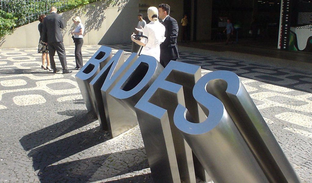 Governo injetou R$ 390 bi em 6 anos em bancos