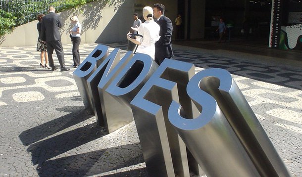 Governo injetou R$ 390 bi em 6 anos em bancos