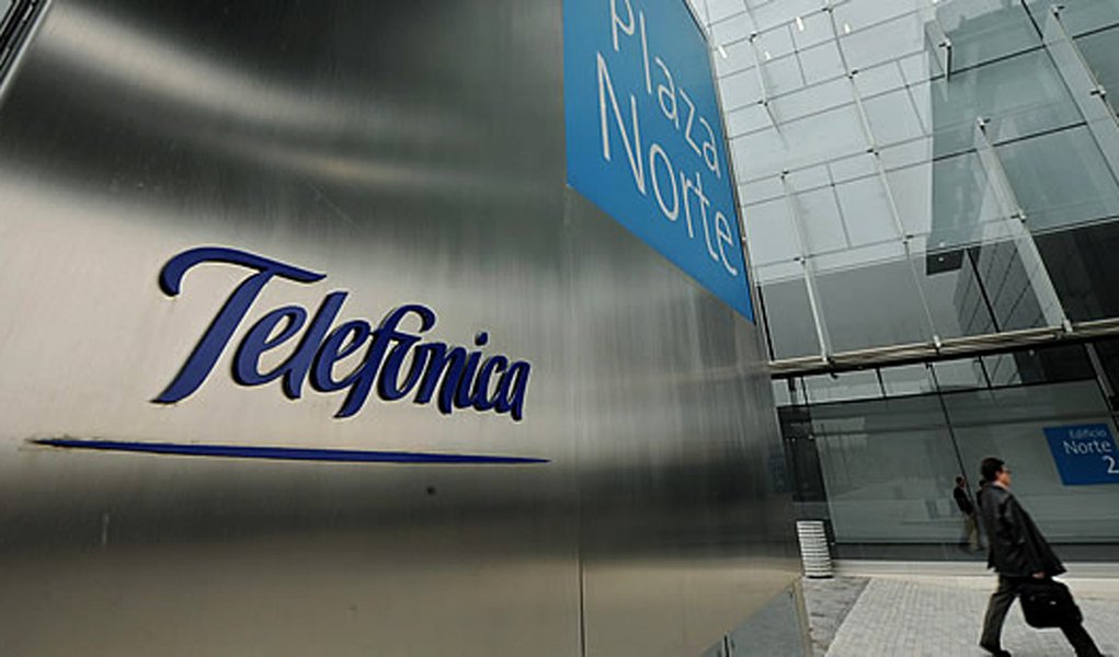 Telefonica lucra aqui o que perde na Espanha