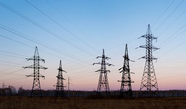 Folha sai em defesa das empresas de energia elétrica