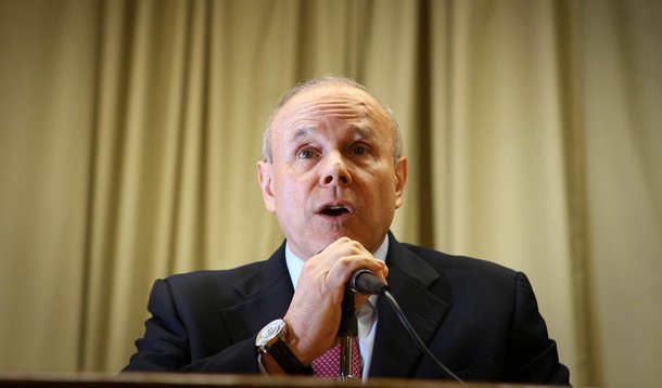 Procuradoria anuncia investigação de Mantega