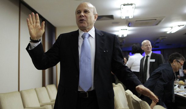 Mantega prevê que PIB cresça entre 3% e 3,5% em 2012