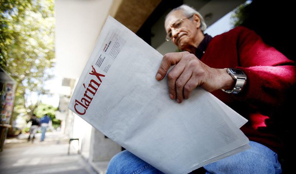 Senado argentino aprova lei de controle sobre papel-jornal