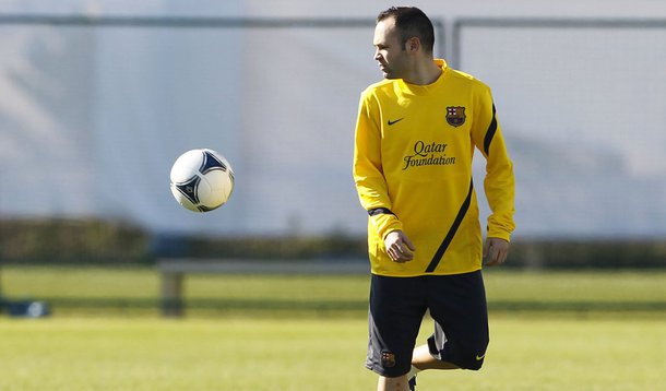 Iniesta sofre lesão e se afasta do Barça por 15 dias