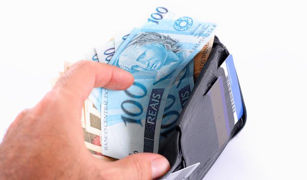 Salário médio do brasileiro aumentou 2,4% de 2010 para 2011