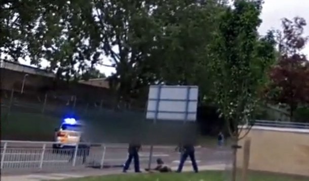 Vídeo mostra polícia britânica atirando em suspeitos de matar soldado