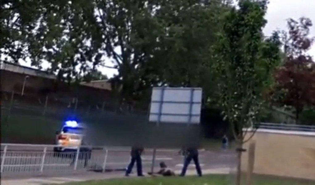 Vídeo mostra polícia britânica atirando em suspeitos de matar soldado