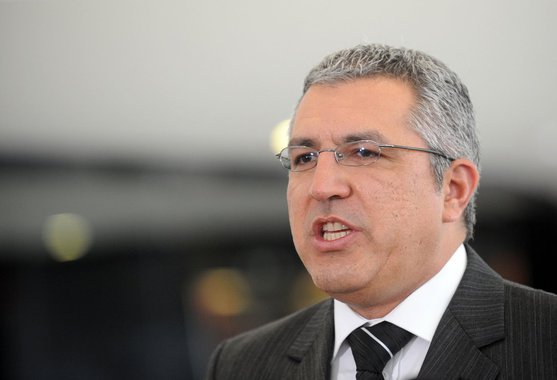 PSDB quer que Padilha seja multado por propaganda antecipada