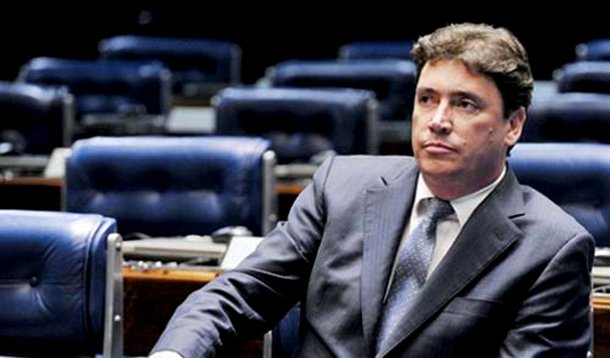 Substituto de Demóstenes ganha R$ 13 mil por um dia de trabalho