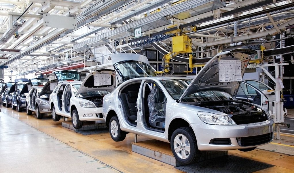 Montadoras devem produzir abaixo do previsto em 2012