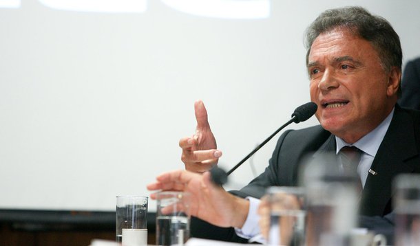 Caso Demóstenes paralisa a oposição no Congresso
