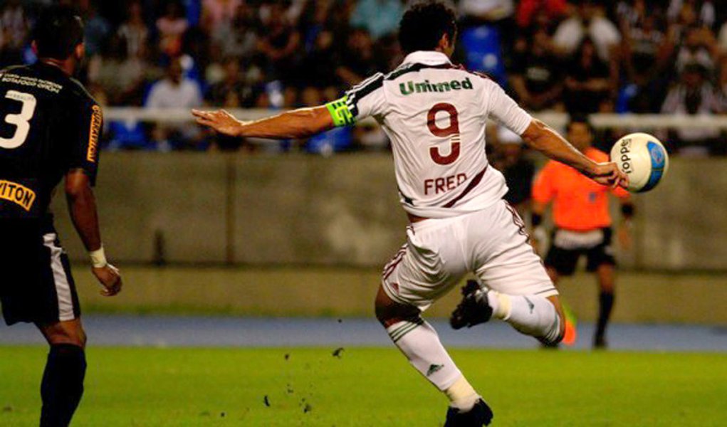 Botafogo e Flu desperdiçam chances e ficam no 1 a 1