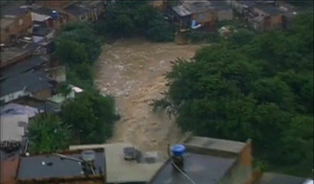 Chuva afeta 22 mil em Minas Gerais