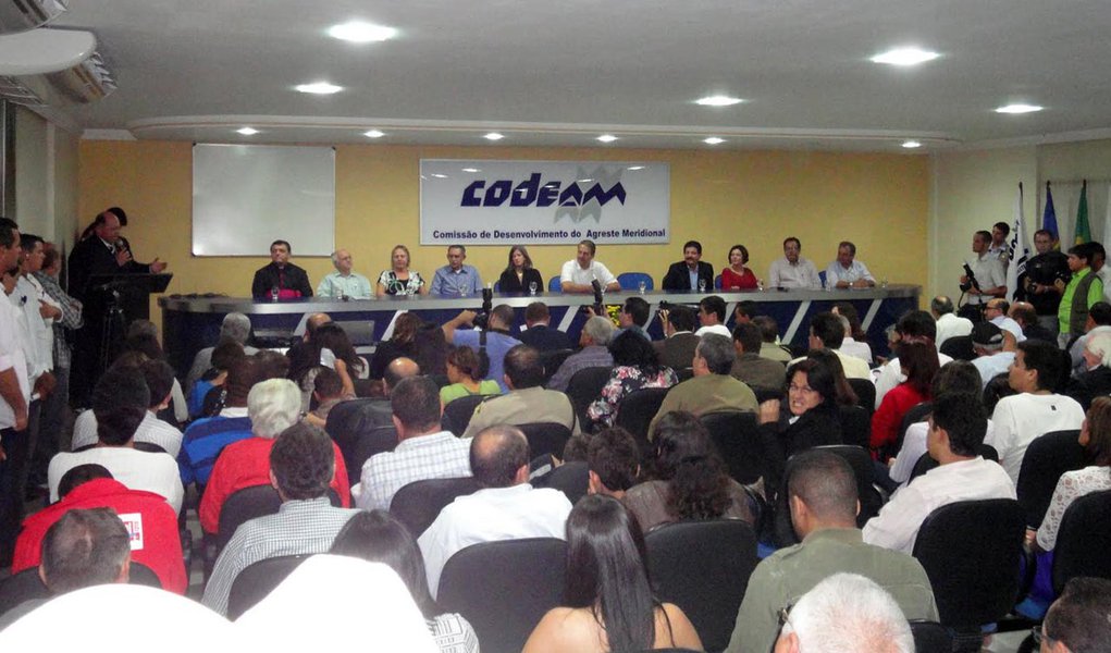 Codeam "se arma" contra política econômica