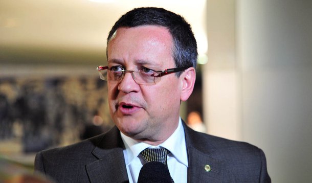Pressões contra Campos "têm o dedo do PT"
