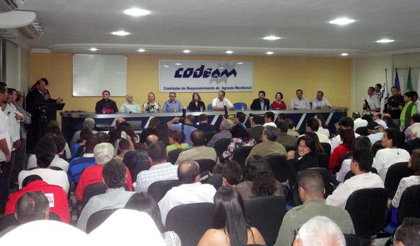 Codeam "se arma" contra política econômica