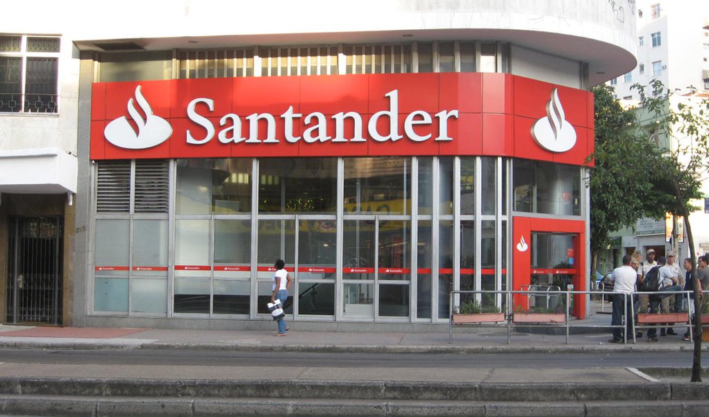 TRT suspende demissões sem justa causa no Santander