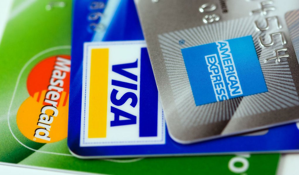 Juro recorde no cartão de crédito: a vítima é você