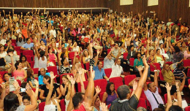 Professores grevistas continuam na ALBa