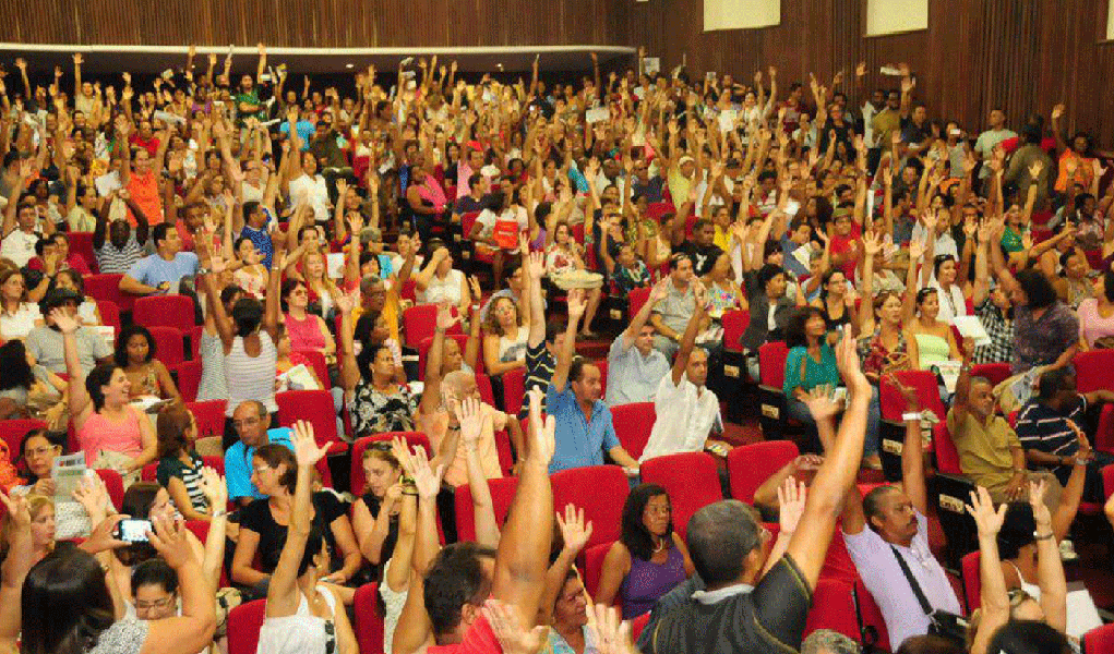 Professores grevistas continuam na ALBa