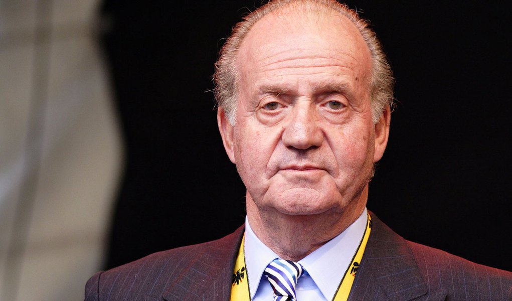 Na crise espanhola, até o rei reduz seu salário