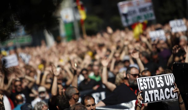 Espanhóis protestam pelo sétimo dia contra cortes