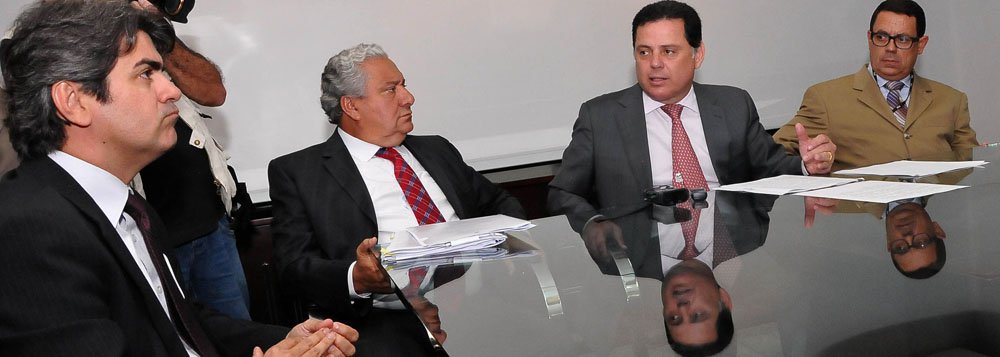 Perillo sanciona Lei de Acesso à Informação