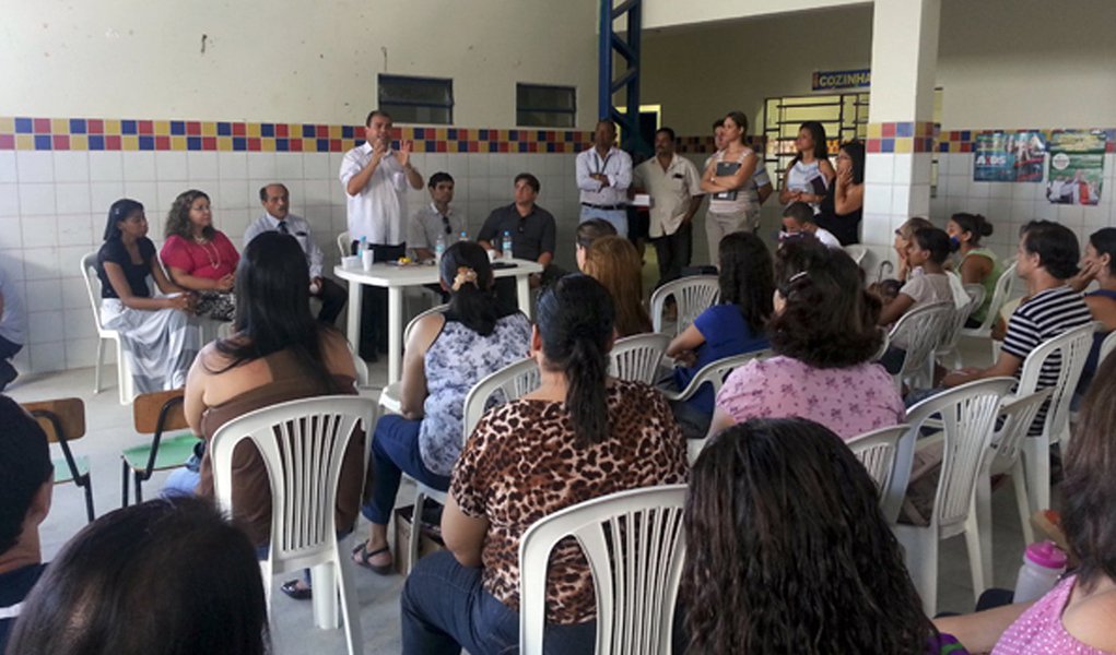 Outra vez; escola entregue terá que ser reformada