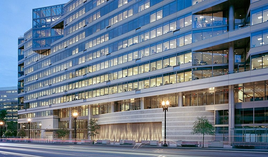 FMI reduz para 2,5% previsão de crescimento do Brasil