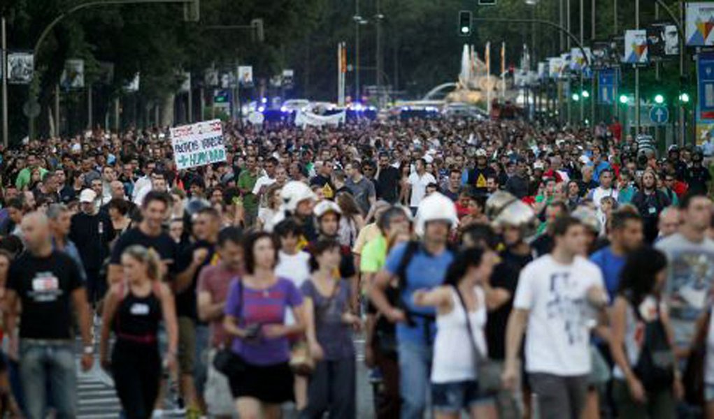 Madri tem madrugada de protestos