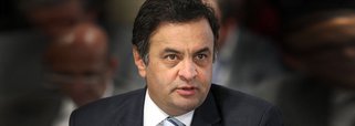 Aécio escolhe atacar economia: "PIB é pífio"