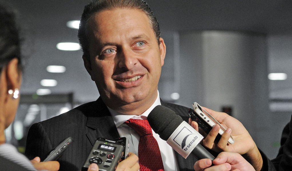 Eduardo critica rumos da política econômica