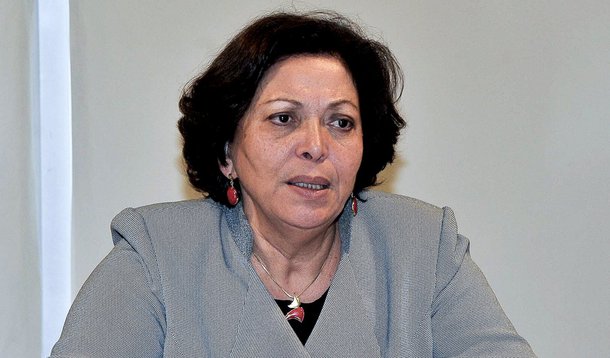 Em baixa, Ideli cai na rede de denúncias