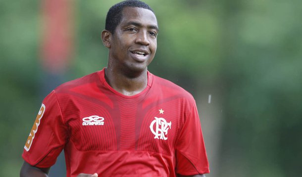 Após cirurgia cardíaca, Renato Abreu volta a treinar